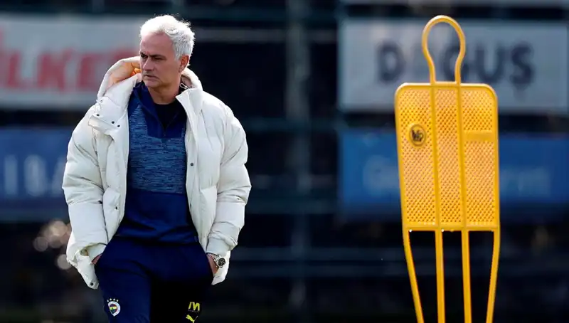 Fatura Mourinho'ya: Futbol Dünyasında Yenilikçi Stratejiler mi Çöküşü Getiriyor?