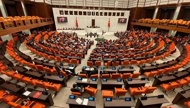 Emekli Ikramiyesi İçin TBMM'de Tarihi Teklif: 4 Bin TL Sınırı!
