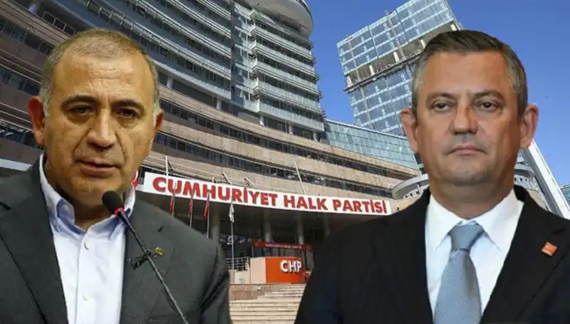 CHP Kuruluş Töreninde Tekin ve Özgür Özel Arasındaki Duygu Dolu Anlar