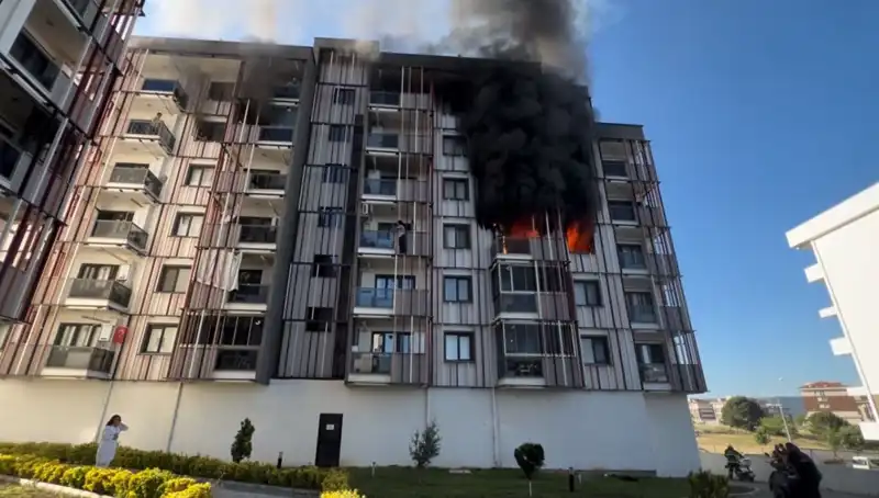 Çanakkale'de Yangın Panik Yarattı: Olayın Ayrıntıları ve İlk Tepkiler
