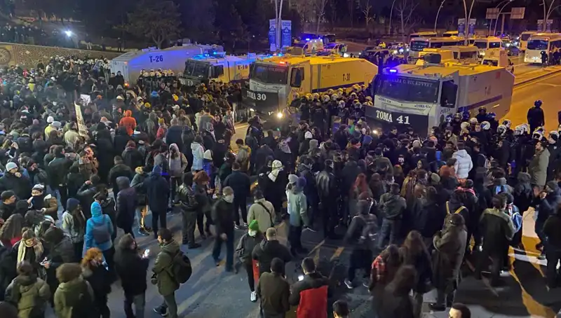 İstanbul ve Ankara'da Öğrenciler İmamoğlu İçin Sokağa Çıktı: Diploma İptali ve Gözaltılara Tepki!