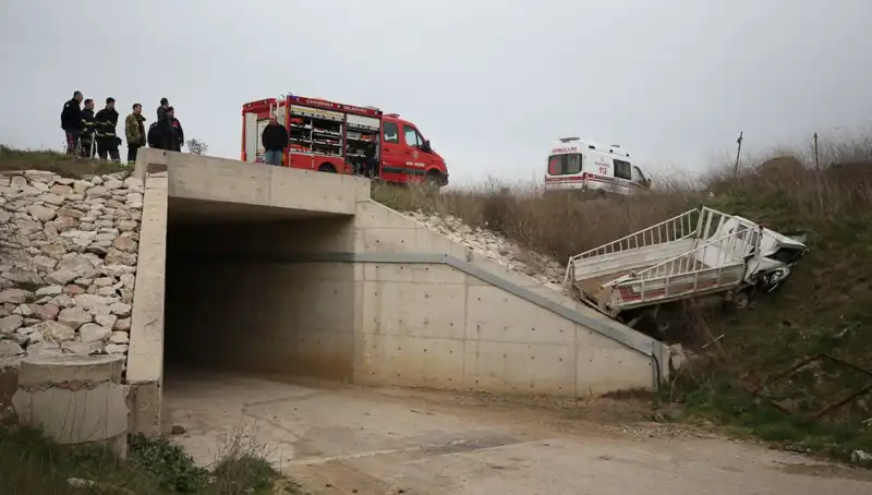 Kamyonet Alt Geçide Düşerken Yaşanan Kaza Hayatı Kararttı