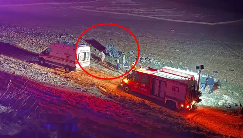 : Otomobil Şarampole Devrildi: Feci Kazada İki Kişi Hayatını Kaybetti