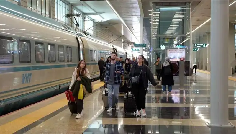 YHT'lerde Ek Sefer Düzenlemesi: Yolcuları Bekleyen Yenilikler